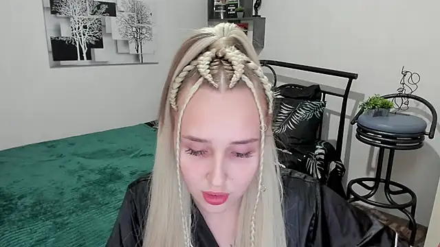 LinaTruly online show from 02/25/25, 08:30