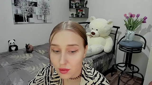 LinaTruly online show from 03/09/25, 12:21