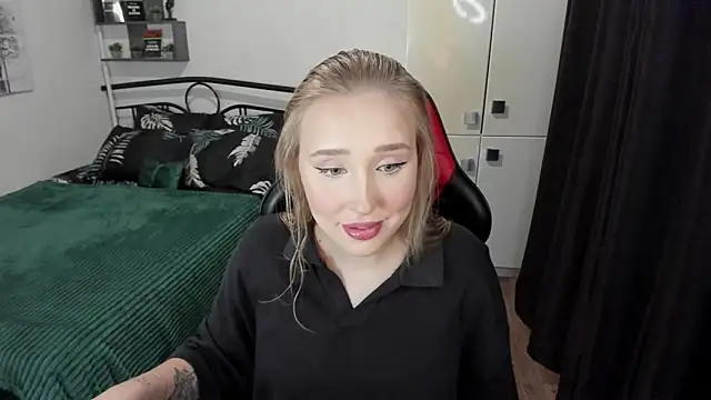 LinaTruly online show from 09/22/25, 09:50