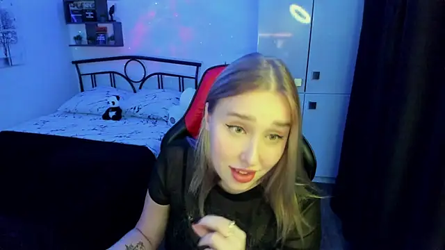 LinaTruly online show from 10/16/25, 09:38