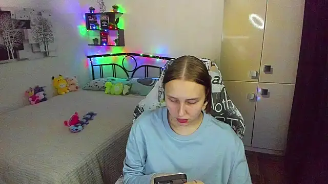 LinaTruly online show from 04/23/26, 09:17