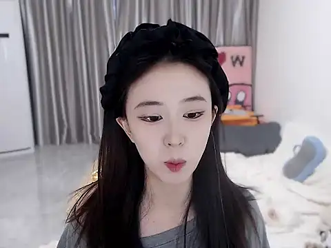 LOLO-yaya online show from 12/13/24, 08:30