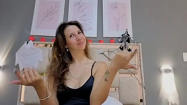 jolie lov online show from 10/02/25, 01:07