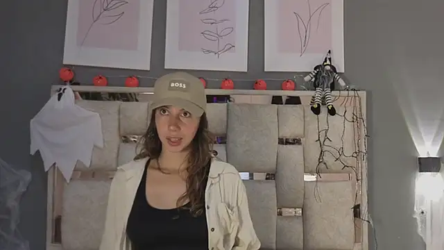 jolie lov online show from 10/27/25, 01:15