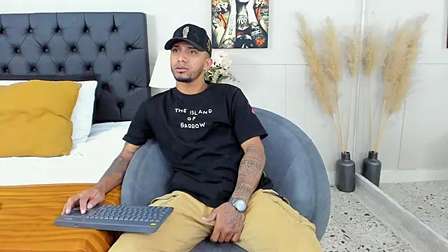 Snapshot of Robin_Rief chatting on 02/26/25, 03:21 Robin Rief online show from 02/26/25, 03:21