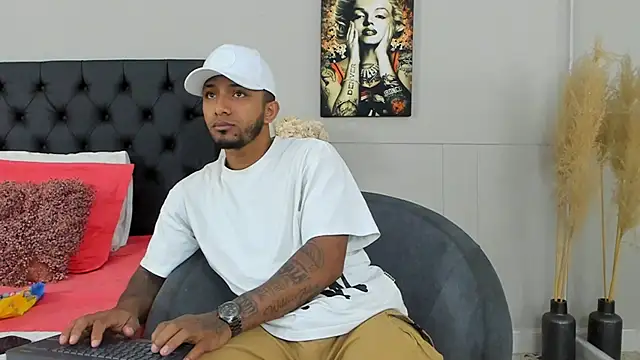 Snapshot of Robin_Rief chatting on 03/23/25, 03:21 Robin Rief online show from 03/23/25, 03:21