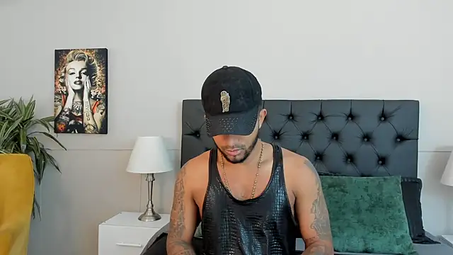 Snapshot of Robin_Rief chatting on 10/14/25, 03:40 Robin Rief online show from 10/14/25, 03:40