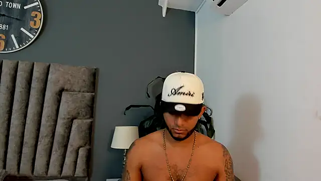 Robin Rief online show from 11/30/25, 03:43