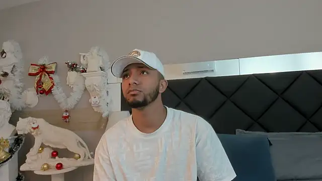 Robin Rief online show from 12/04/25, 03:49