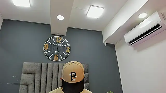 Robin Rief online show from 04/22/26, 07:37