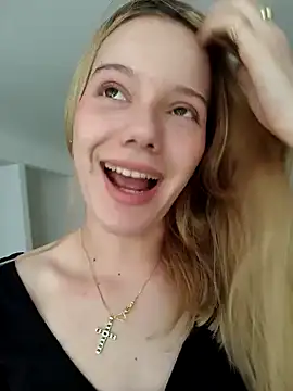 Snapshot of NicoleCut chatting on 02/03/25, 02:34 NicoleCut online show from 02/03/25, 02:34