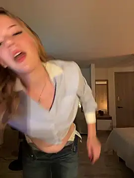 Snapshot of NicoleCut chatting on 02/07/25, 12:09 NicoleCut online show from 02/07/25, 12:09