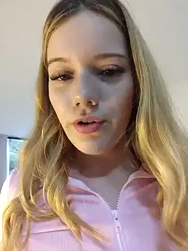 Snapshot of NicoleCut chatting on 02/16/25, 10:21 NicoleCut online show from 02/16/25, 10:21