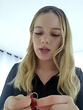 Snapshot of NicoleCut chatting on 02/17/25, 11:02 NicoleCut online show from 02/17/25, 11:02