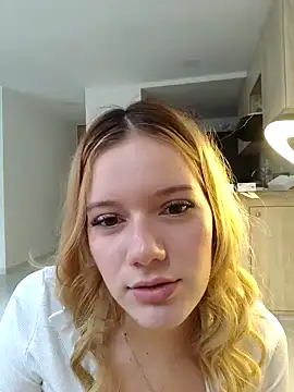 Snapshot of NicoleCut chatting on 02/21/25, 10:59 NicoleCut online show from 02/21/25, 10:59