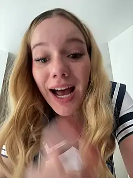 Snapshot of NicoleCut chatting on 02/23/25, 05:07 NicoleCut online show from 02/23/25, 05:07