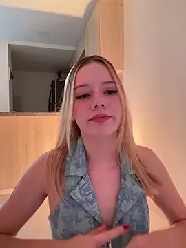 Snapshot of NicoleCut chatting on 02/27/25, 10:59 NicoleCut online show from 02/27/25, 10:59