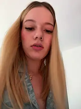 Snapshot of NicoleCut chatting on 02/27/25, 02:00 NicoleCut online show from 02/27/25, 02:00