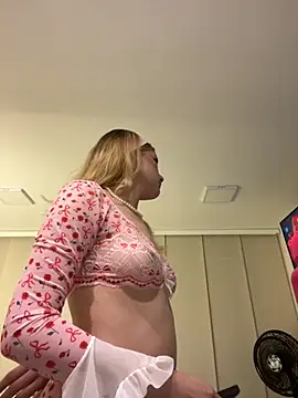 Snapshot of NicoleCut chatting on 09/12/25, 10:37 NicoleCut online show from 09/12/25, 10:37