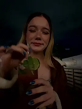 Snapshot of NicoleCut chatting on 10/12/25, 11:15 NicoleCut online show from 10/12/25, 11:15