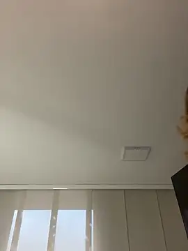 Snapshot of NicoleCut chatting on 10/21/25, 11:00 NicoleCut online show from 10/21/25, 11:00