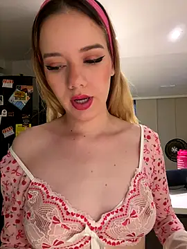 Snapshot of NicoleCut chatting on 11/03/25, 10:49 NicoleCut online show from 11/03/25, 10:49