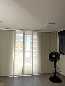 Snapshot of NicoleCut chatting on 11/16/25, 11:27 NicoleCut online show from 11/16/25, 11:27