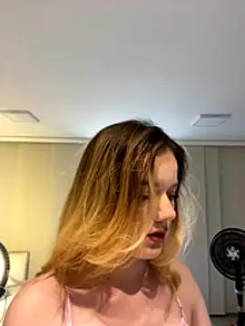 Snapshot of NicoleCut chatting on 11/20/25, 09:58 NicoleCut online show from 11/20/25, 09:58