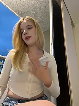 Snapshot of NicoleCut chatting on 12/01/25, 10:48 NicoleCut online show from 12/01/25, 10:48