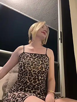 Snapshot of NicoleCut chatting on 12/14/25, 11:31 NicoleCut online show from 12/14/25, 11:31