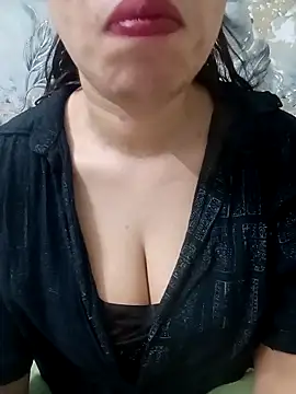 Snapshot of Haniya-143 chatting on 04/25/26, 10:18 Haniya-143 online show from 04/25/26, 10:18