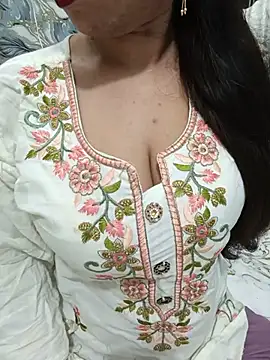 Haniya-143 online show from 06/25/26, 10:47