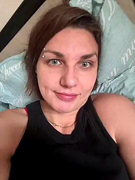 Snapshot of Magic__smile chatting on 10/14/25, 08:59 Magic smile online show from 10/14/25, 08:59