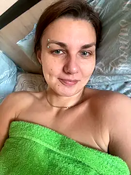 Snapshot of Magic__smile chatting on 10/24/25, 05:26 Magic smile online show from 10/24/25, 05:26