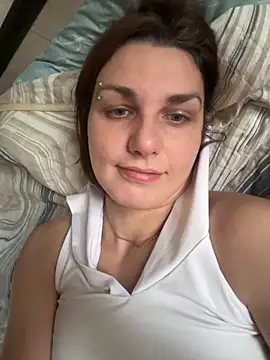 Snapshot of Magic__smile chatting on 10/29/25, 04:59 Magic smile online show from 10/29/25, 04:59