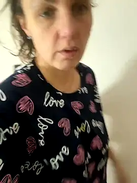 Snapshot of Magic__smile chatting on 11/10/25, 04:44 Magic smile online show from 11/10/25, 04:44