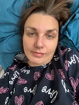 Snapshot of Magic__smile chatting on 11/18/25, 05:45 Magic smile online show from 11/18/25, 05:45