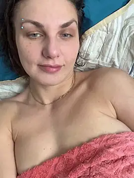 Snapshot of Magic__smile chatting on 12/15/25, 04:28 Magic smile online show from 12/15/25, 04:28