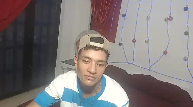 Snapshot of PartySexting chatting on 12/18/24, 02:53 PartySexting online show from 12/18/24, 02:53