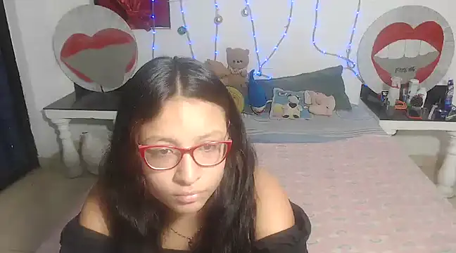 Snapshot of PartySexting chatting on 01/25/25, 02:04 PartySexting online show from 01/25/25, 02:04