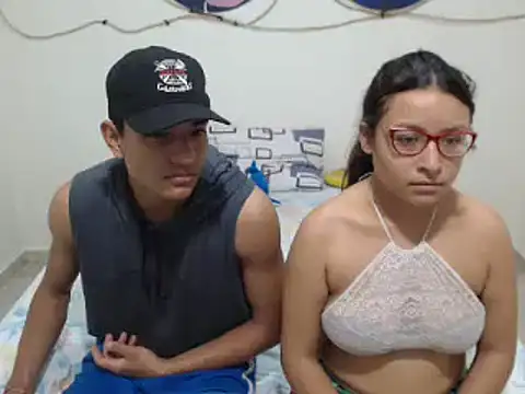 Snapshot of PartySexting chatting on 02/19/25, 01:18 PartySexting online show from 02/19/25, 01:18