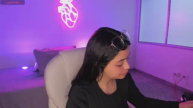 Ariana Pierce online show from 11/15/25, 12:23