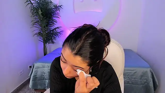 Ariana Pierce online show from 12/20/25, 12:34