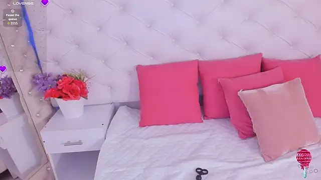 anchela-garcia1 online show from 09/13/25, 12:16