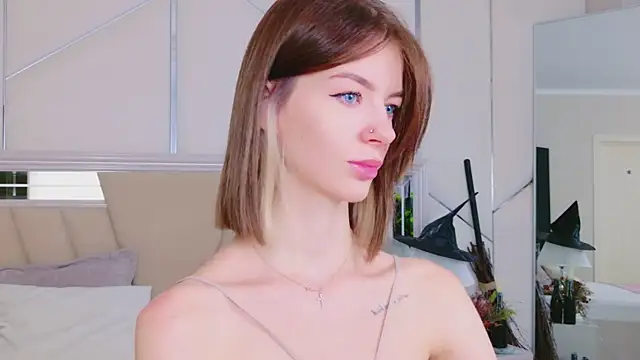 MeganMour online show from 10/31/25, 05:03