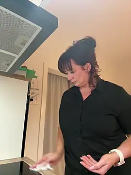 Engel mia online show from 04/21/26, 07:50