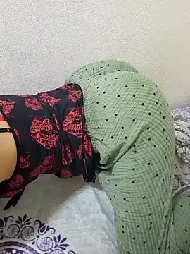 Snapshot of Linda-53 chatting on 12/26/24, 06:54 Linda-53 online show from 12/26/24, 06:54