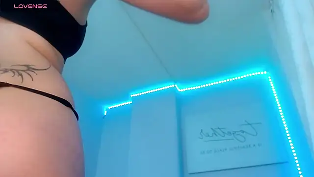 Snapshot of cami_fire chatting on 12/18/24, 11:08 cami fire online show from 12/18/24, 11:08