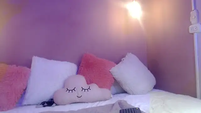 Snapshot of cami_fire chatting on 02/19/25, 11:04 cami fire online show from 02/19/25, 11:04