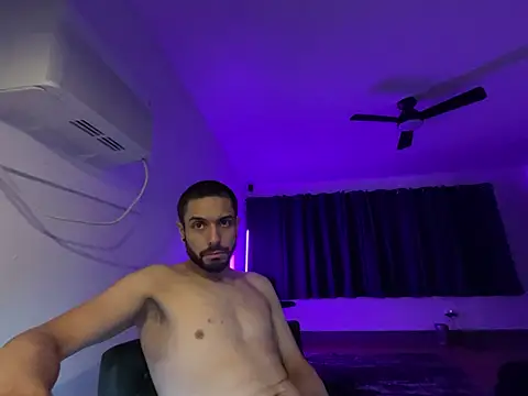 Snapshot of DerekPerez2025 chatting on 01/18/25, 11:43 DerekPerez2025 online show from 01/18/25, 11:43